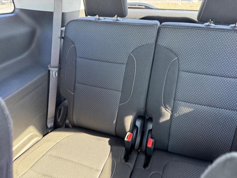 GMC Acadia Vehicle Full-screen Gallery Image 11