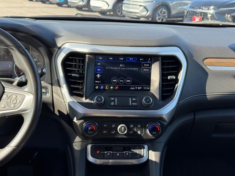 GMC Acadia Vehicle Full-screen Gallery Image 15