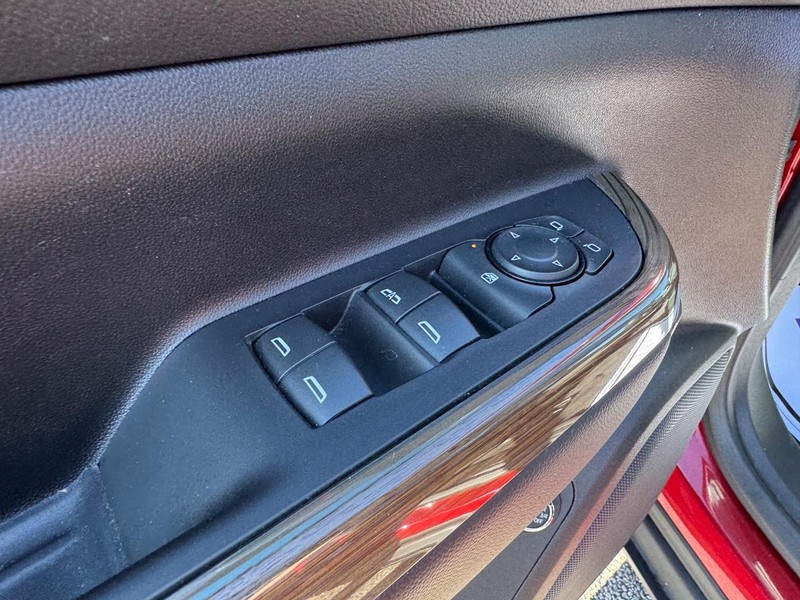 GMC Acadia Vehicle Full-screen Gallery Image 18