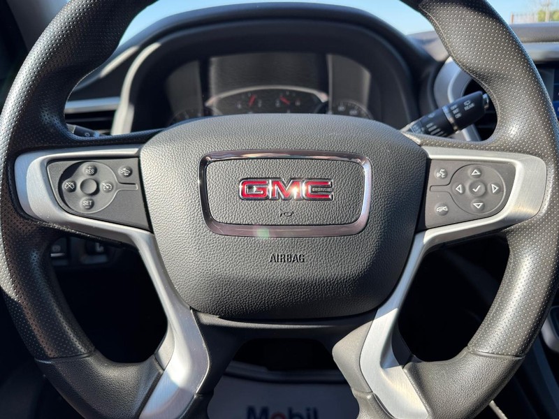 GMC Acadia Vehicle Full-screen Gallery Image 20