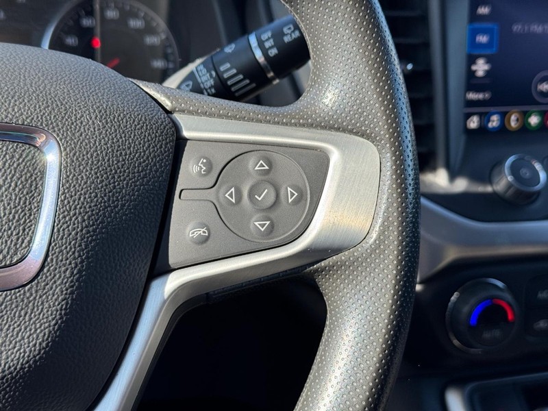 GMC Acadia Vehicle Full-screen Gallery Image 22