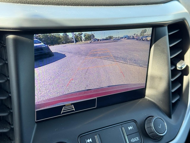 GMC Acadia Vehicle Full-screen Gallery Image 23