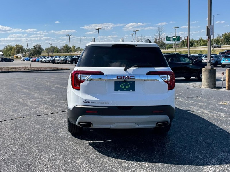 GMC Acadia Vehicle Full-screen Gallery Image 4