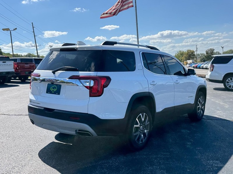 GMC Acadia Vehicle Full-screen Gallery Image 5