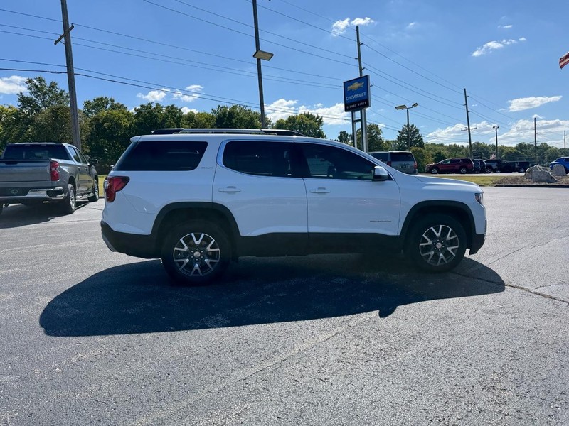 GMC Acadia Vehicle Full-screen Gallery Image 6