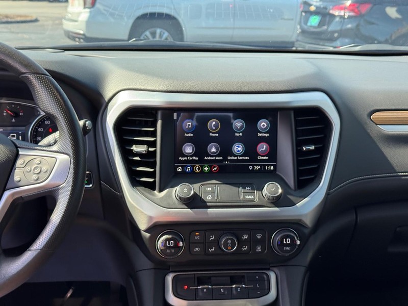 GMC Acadia Vehicle Full-screen Gallery Image 15