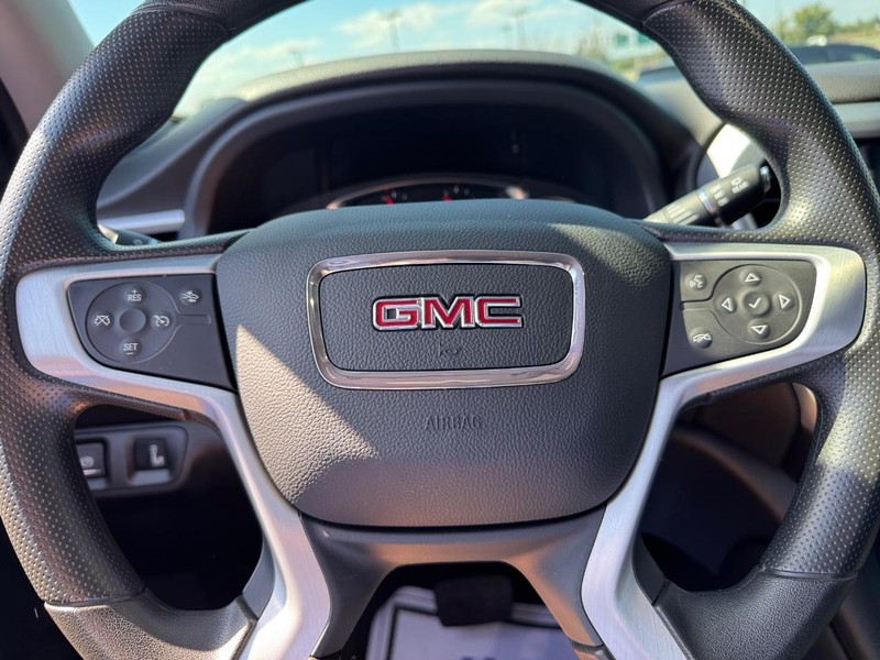 GMC Acadia Vehicle Full-screen Gallery Image 19