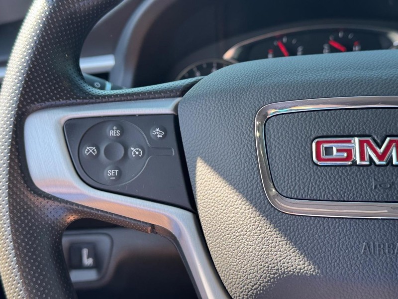 GMC Acadia Vehicle Full-screen Gallery Image 20