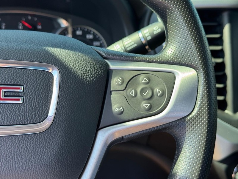 GMC Acadia Vehicle Full-screen Gallery Image 21