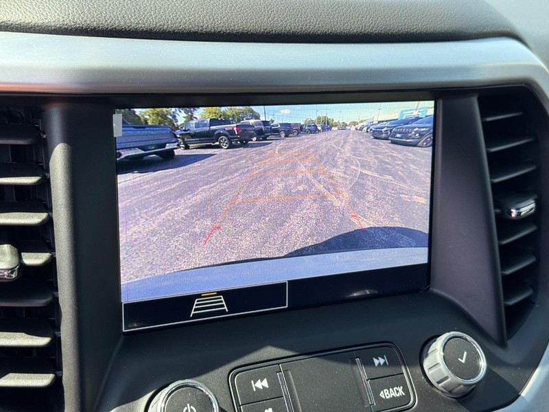 GMC Acadia Vehicle Full-screen Gallery Image 23