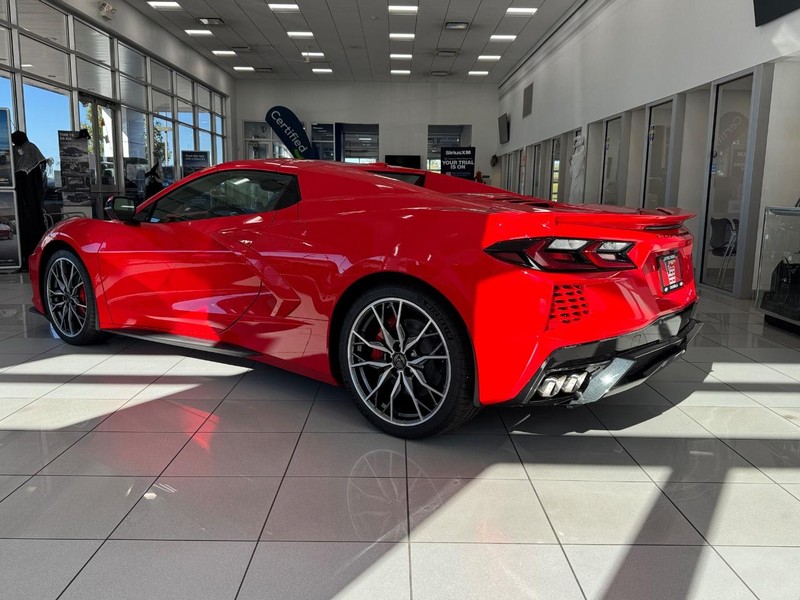 Chevrolet Corvette Vehicle Full-screen Gallery Image 3