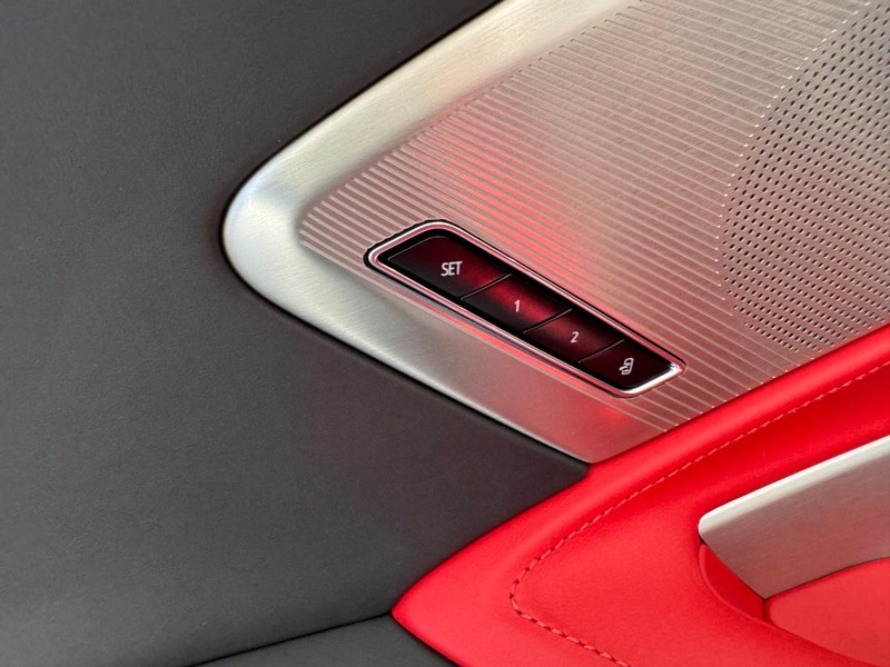 Chevrolet Corvette Vehicle Full-screen Gallery Image 7