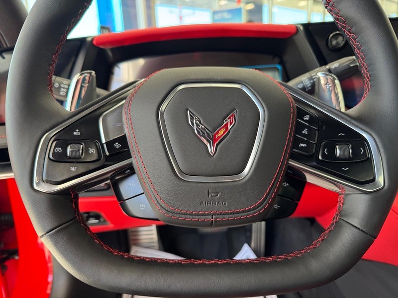 Chevrolet Corvette Vehicle Full-screen Gallery Image 8