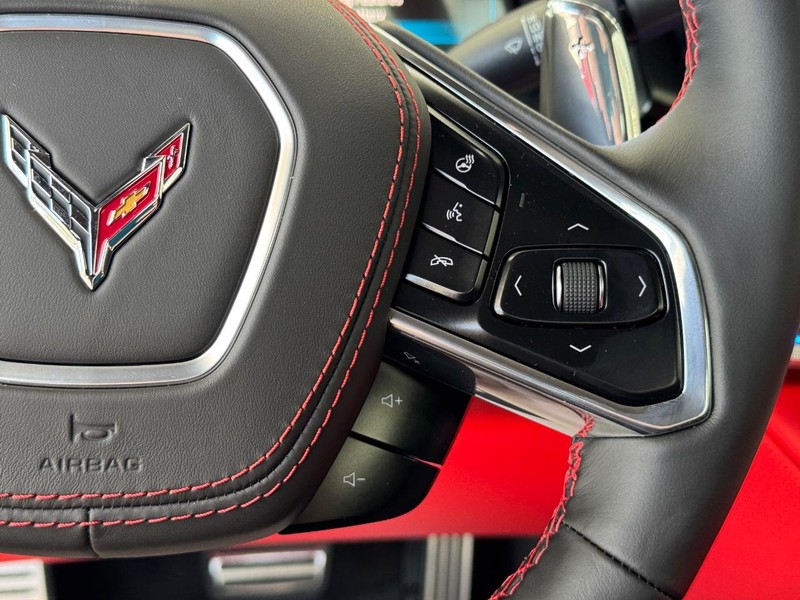 Chevrolet Corvette Vehicle Full-screen Gallery Image 10