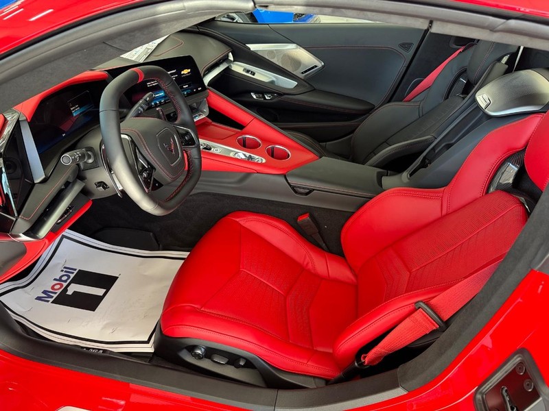 Chevrolet Corvette Vehicle Full-screen Gallery Image 14