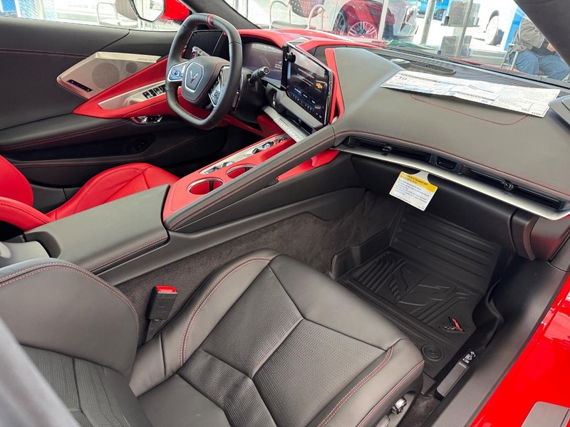 Chevrolet Corvette Vehicle Full-screen Gallery Image 18