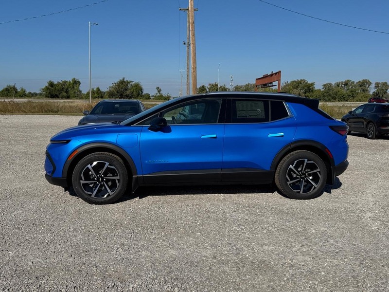 Chevrolet Equinox EV Vehicle Full-screen Gallery Image 2
