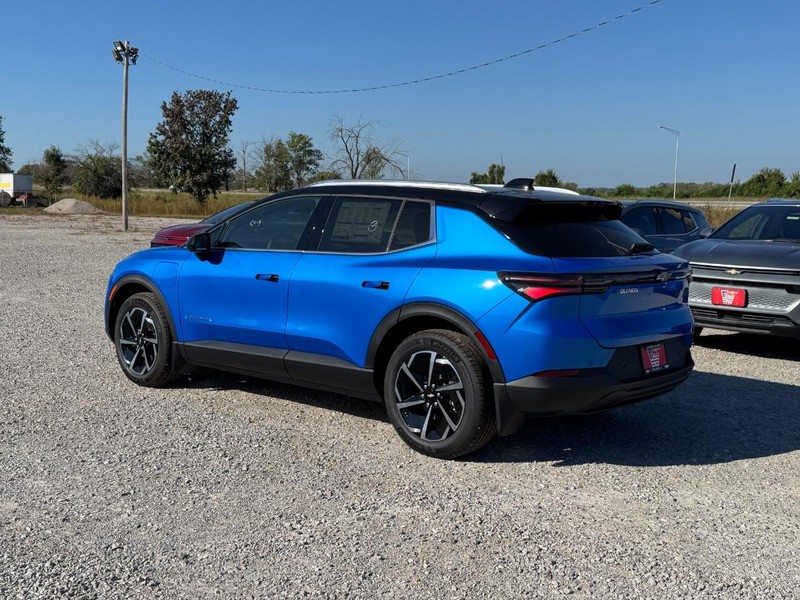 Chevrolet Equinox EV Vehicle Full-screen Gallery Image 3