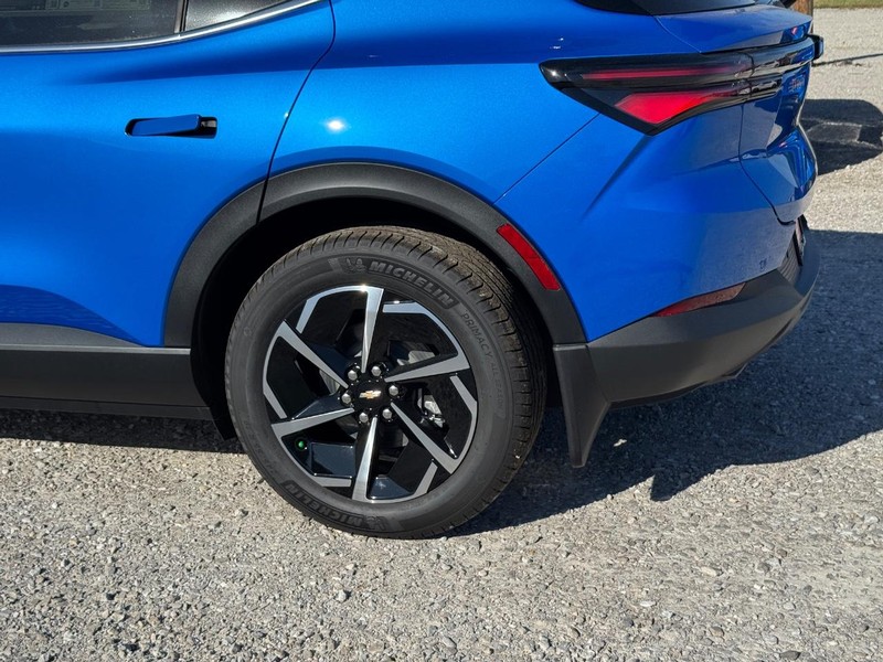 Chevrolet Equinox EV Vehicle Full-screen Gallery Image 4