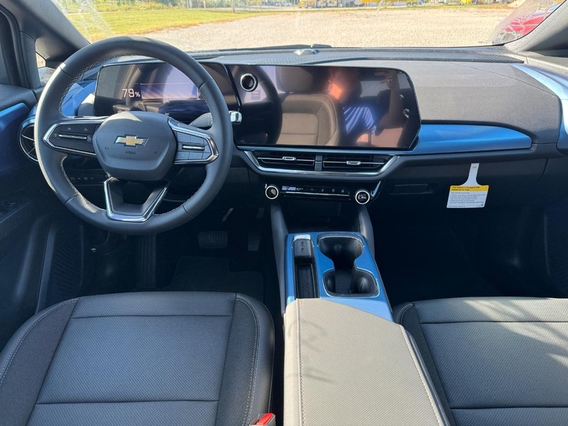 Chevrolet Equinox EV Vehicle Full-screen Gallery Image 6