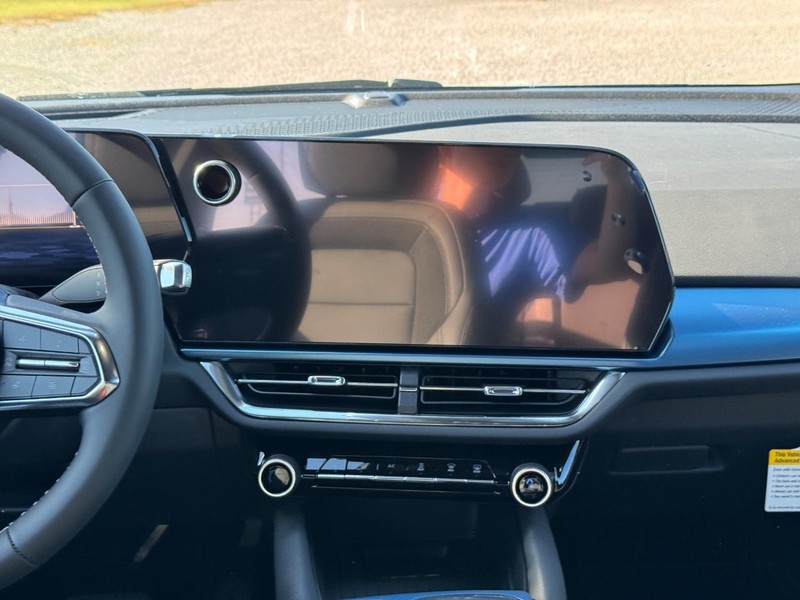 Chevrolet Equinox EV Vehicle Full-screen Gallery Image 8