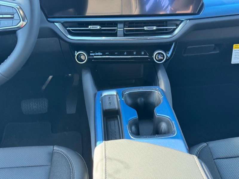 Chevrolet Equinox EV Vehicle Full-screen Gallery Image 9