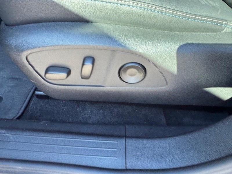 Chevrolet Equinox EV Vehicle Full-screen Gallery Image 10