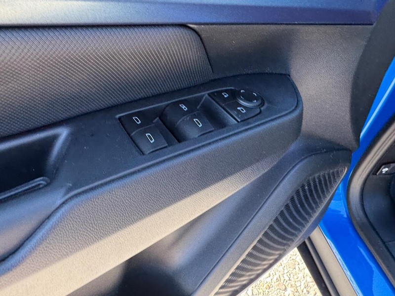 Chevrolet Equinox EV Vehicle Full-screen Gallery Image 11