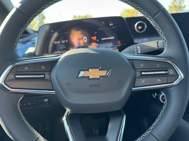 Chevrolet Equinox EV Vehicle Full-screen Gallery Image 12