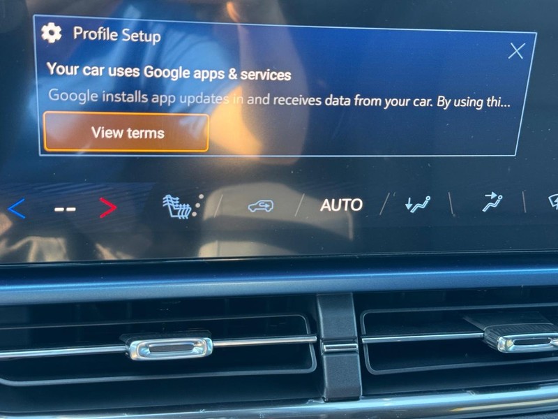 Chevrolet Equinox EV Vehicle Full-screen Gallery Image 15