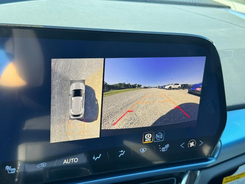 Chevrolet Equinox EV Vehicle Full-screen Gallery Image 16