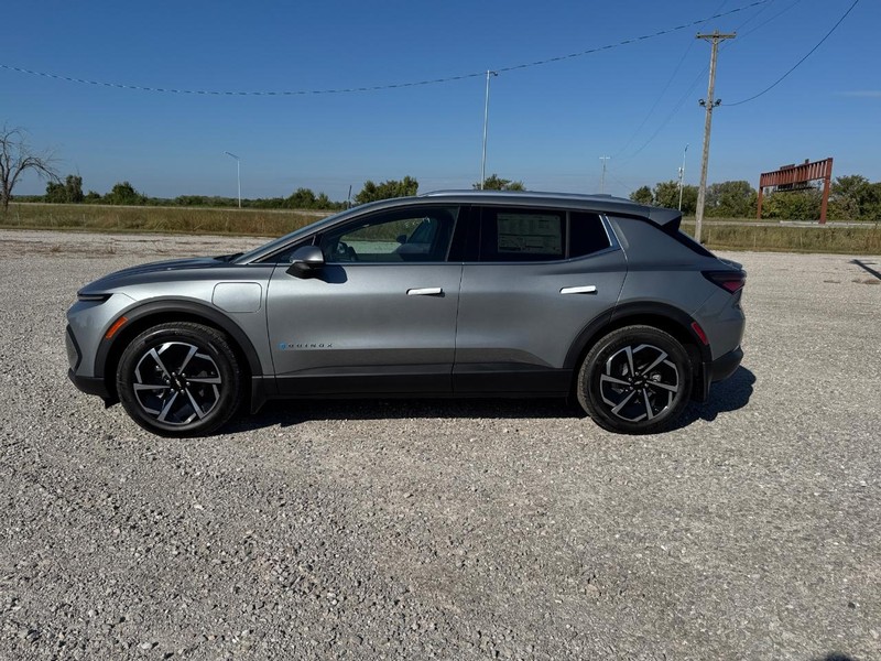 Chevrolet Equinox EV Vehicle Full-screen Gallery Image 2
