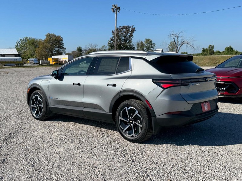Chevrolet Equinox EV Vehicle Full-screen Gallery Image 3