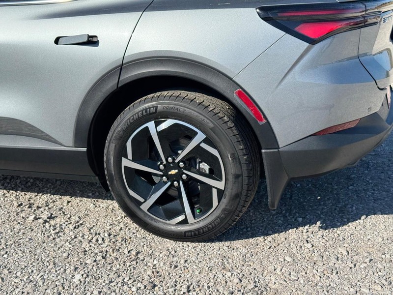 Chevrolet Equinox EV Vehicle Full-screen Gallery Image 4