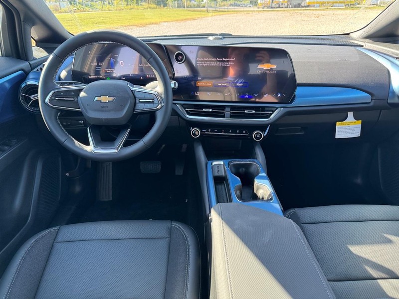 Chevrolet Equinox EV Vehicle Full-screen Gallery Image 6