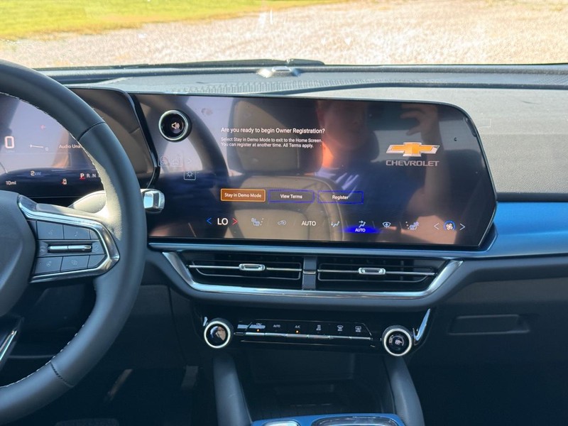 Chevrolet Equinox EV Vehicle Full-screen Gallery Image 8