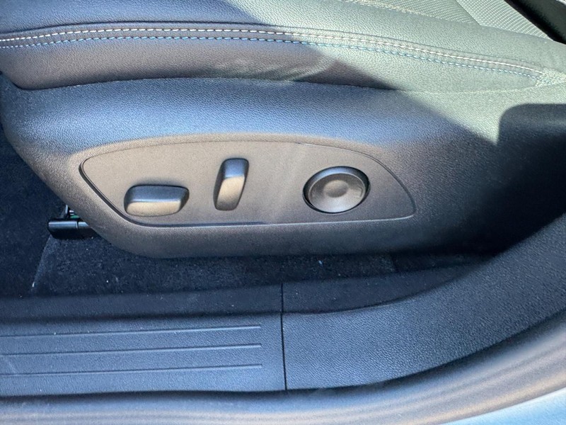 Chevrolet Equinox EV Vehicle Full-screen Gallery Image 10