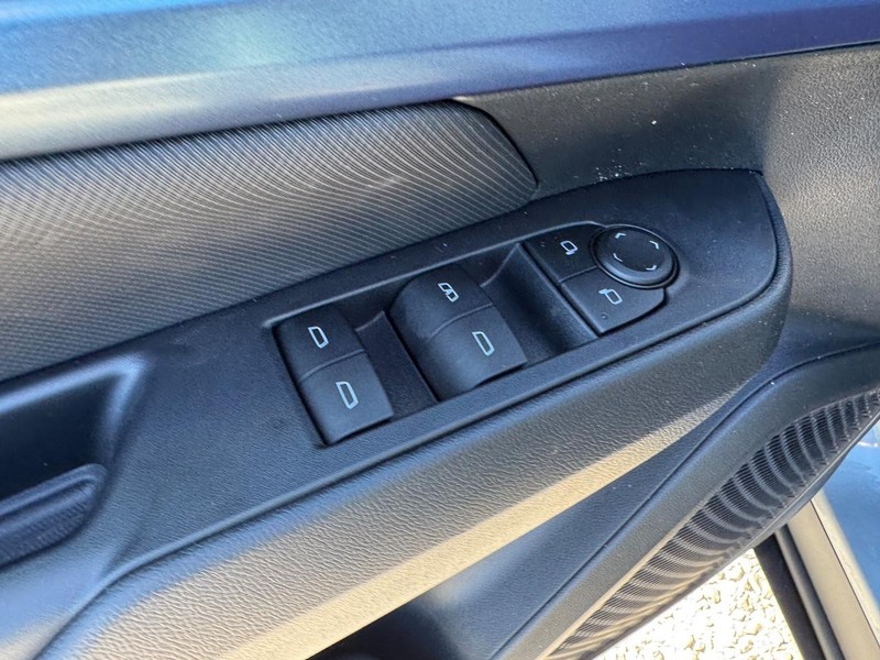 Chevrolet Equinox EV Vehicle Full-screen Gallery Image 11