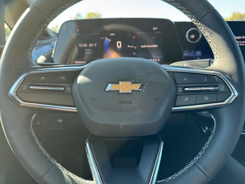 Chevrolet Equinox EV Vehicle Full-screen Gallery Image 12