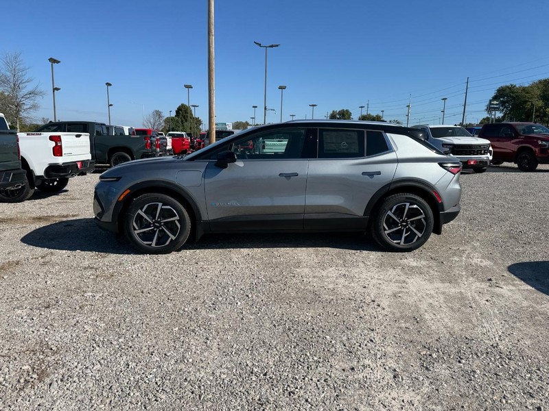 Chevrolet Equinox EV Vehicle Full-screen Gallery Image 2