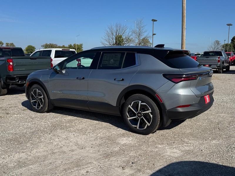 Chevrolet Equinox EV Vehicle Full-screen Gallery Image 3