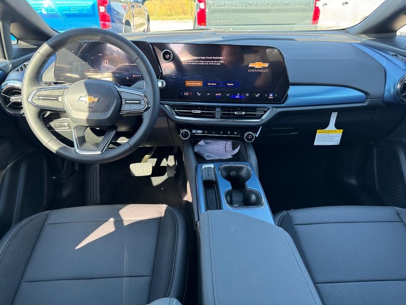 Chevrolet Equinox EV Vehicle Full-screen Gallery Image 6