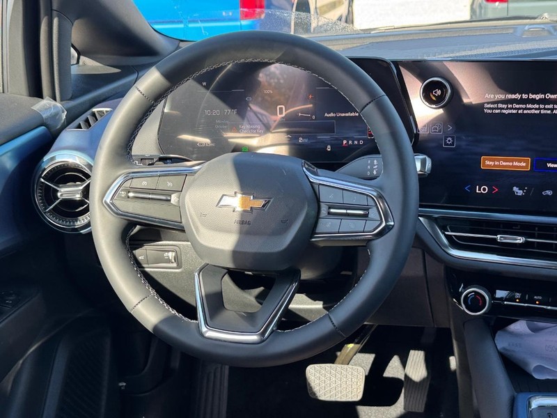 Chevrolet Equinox EV Vehicle Full-screen Gallery Image 7