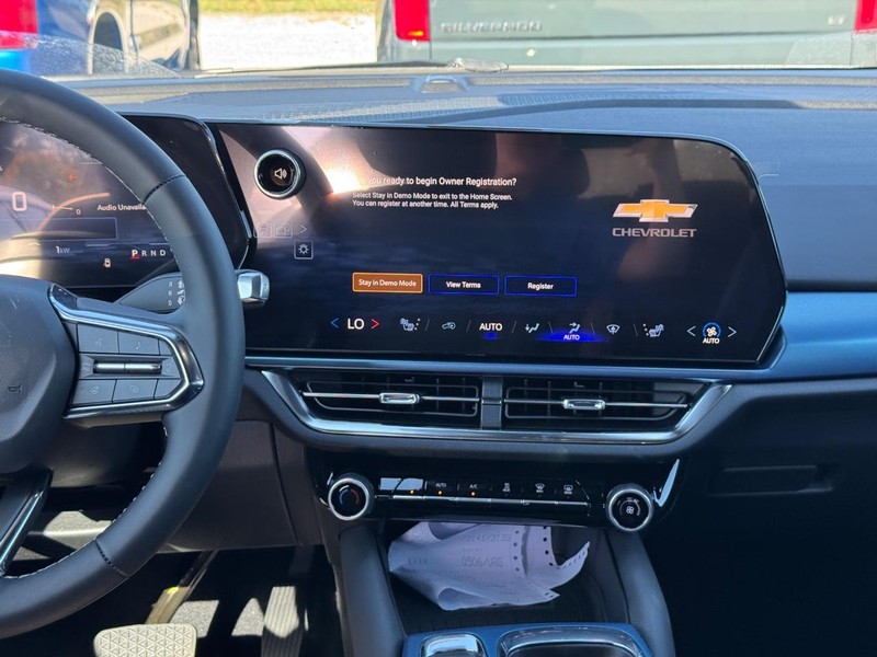 Chevrolet Equinox EV Vehicle Full-screen Gallery Image 8