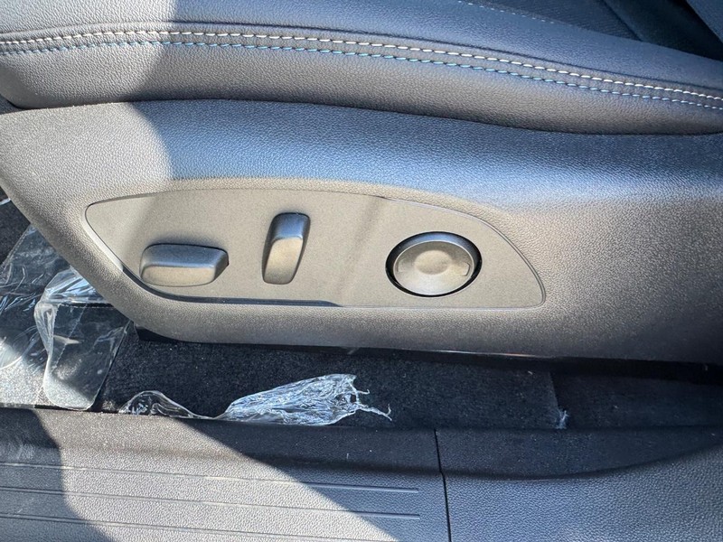 Chevrolet Equinox EV Vehicle Full-screen Gallery Image 10