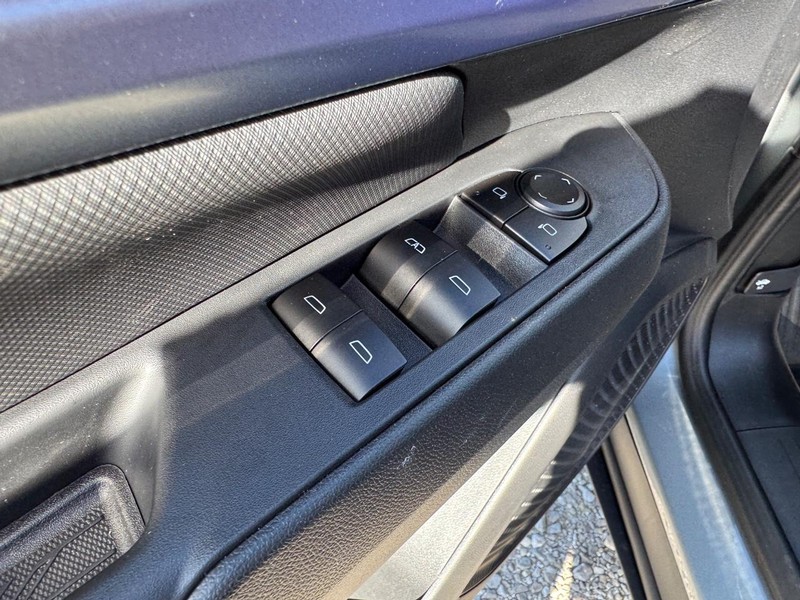 Chevrolet Equinox EV Vehicle Full-screen Gallery Image 11