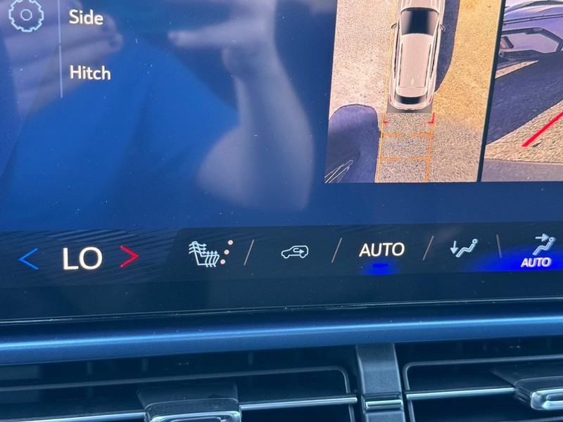 Chevrolet Equinox EV Vehicle Full-screen Gallery Image 15