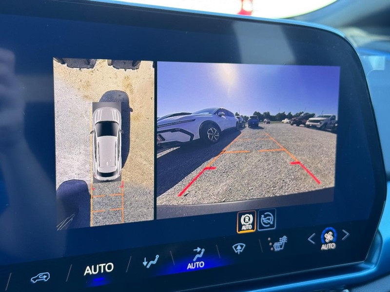 Chevrolet Equinox EV Vehicle Full-screen Gallery Image 16