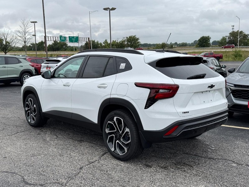 Chevrolet Trax Vehicle Full-screen Gallery Image 3