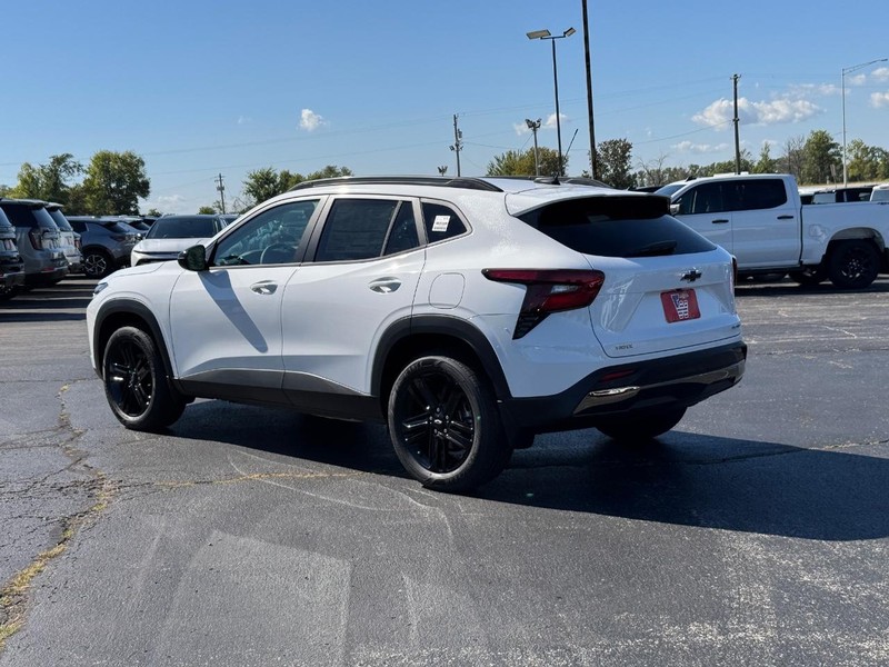 Chevrolet Trax Vehicle Full-screen Gallery Image 3